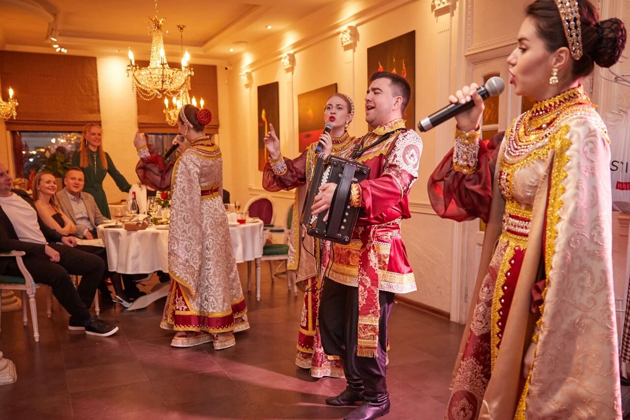 Выступление ансамбля Барыня перед зрителями